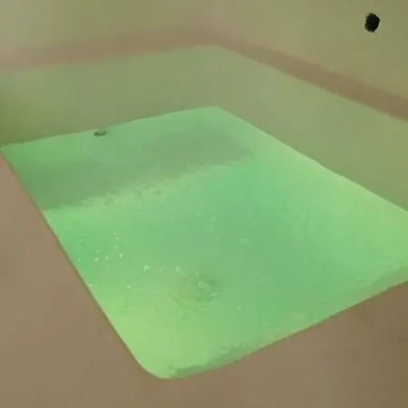 Lory's Luxury * אוסטוני